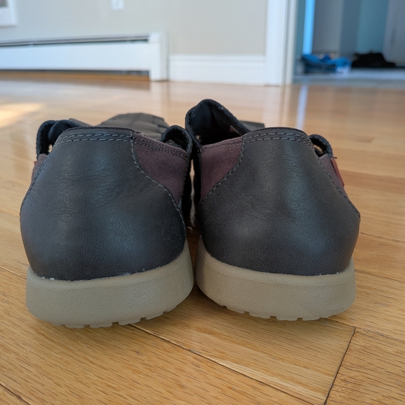 Crocs Santa Cruz Leather Fisherman Sandals Size 11. - Picture 6 of 6